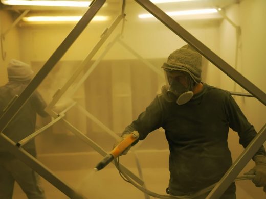 Peinture industrielle métal à Antibes : protection durable pour vos pièces métalliques