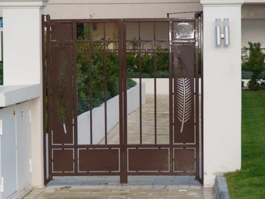 Traitement de support métallique à Antibes : thermolaquage, grenaillage et peinture industrielle